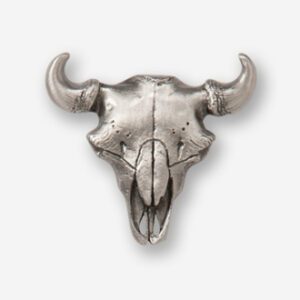 A silver bull skull with horns on top of it.